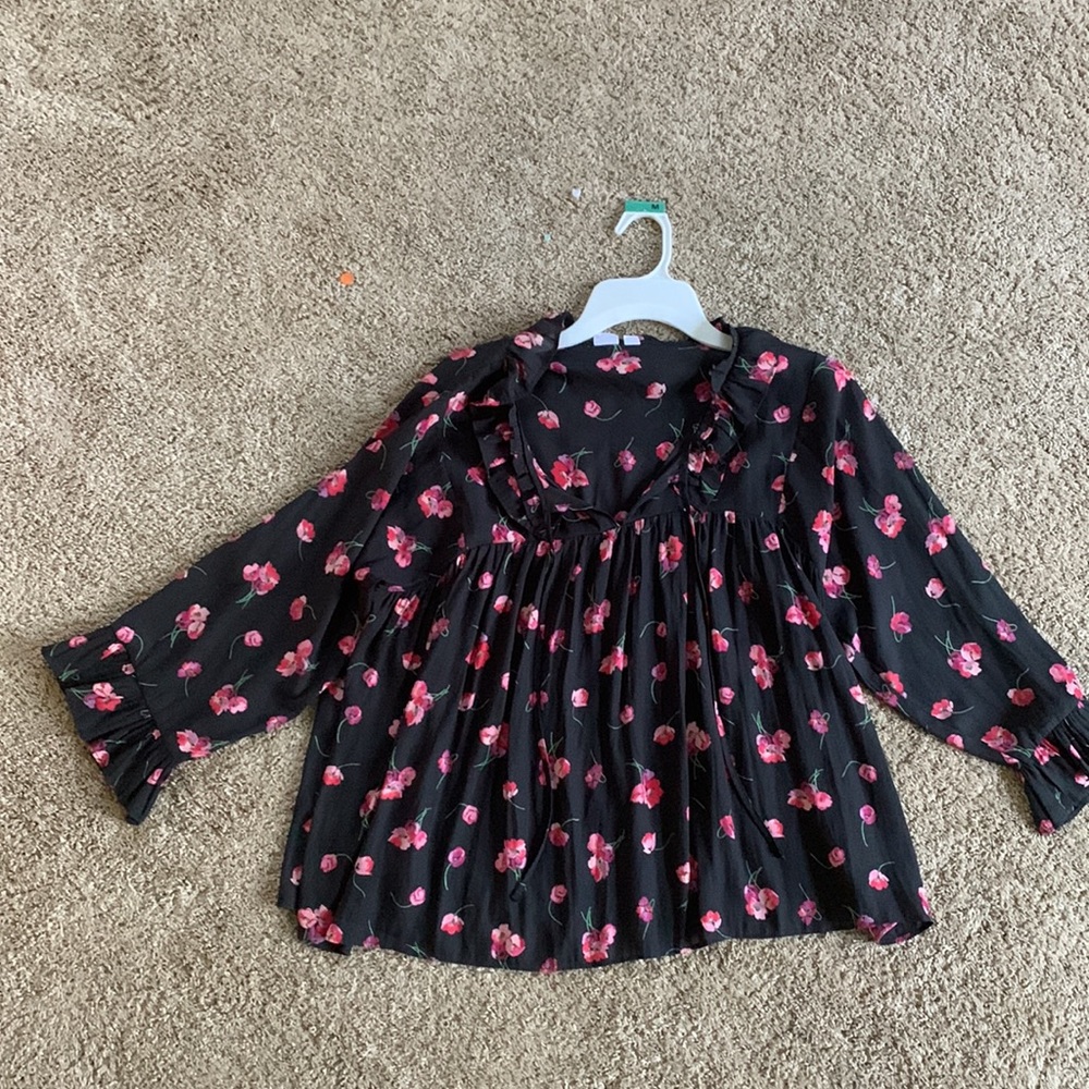 Gap flowy top size medium. Black with pink flowers. - Picture 2 of 3